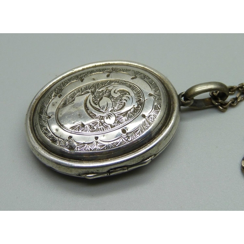 888 - A white metal locket on a silver chain