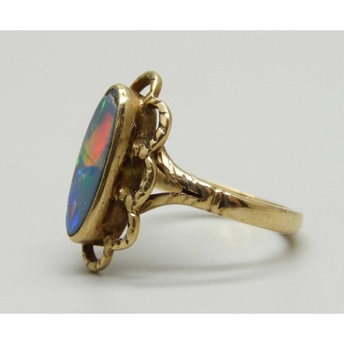 898 - A 14ct gold and black doublet opal ring, 3.3g, M, a/f