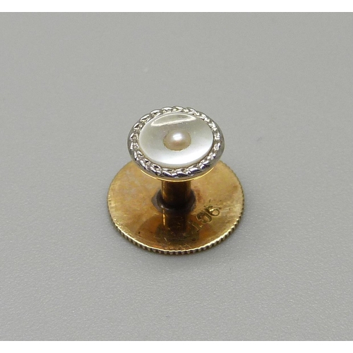 902 - A cased pair of 9ct gold and mother of pearl studs