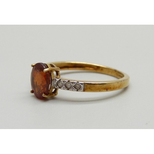 906 - A 9ct gold, Madeira citrine and diamond ring, 1.5g, J