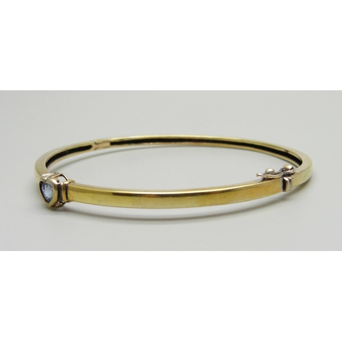 912 - A silver gilt and tanzanite bangle