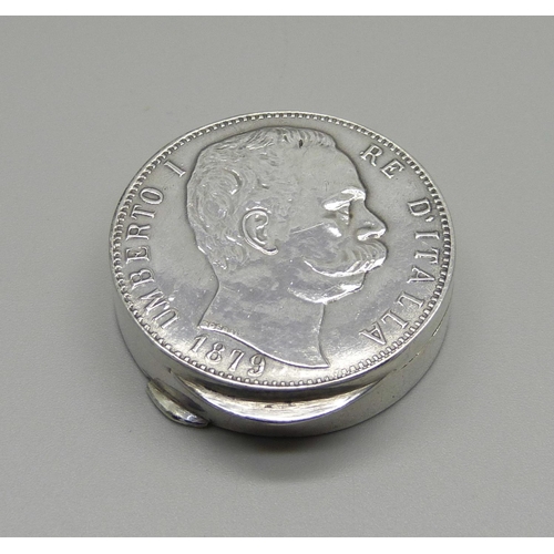 914 - A silver coin pill box, marked 800