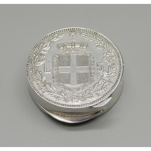 914 - A silver coin pill box, marked 800