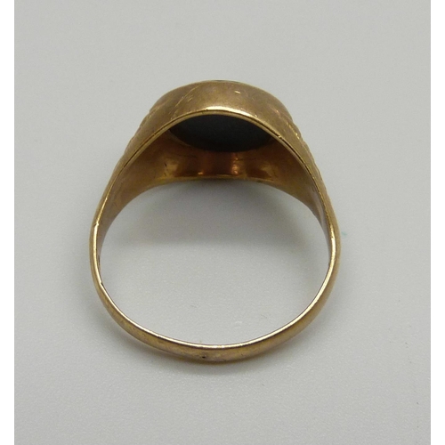 948 - A 9ct gold ring, 4.8g, R