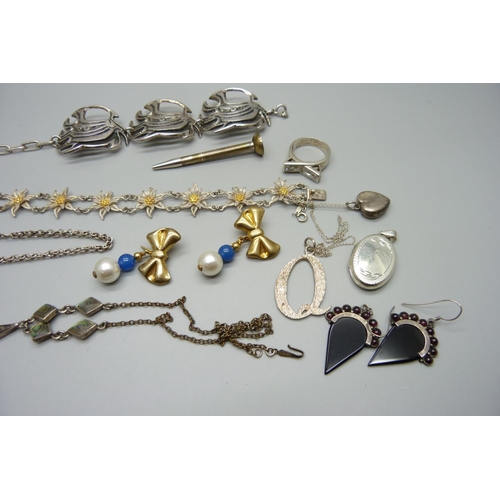 957 - A collection of silver jewellery, a white metal bracelet and a silver golf tee pencil