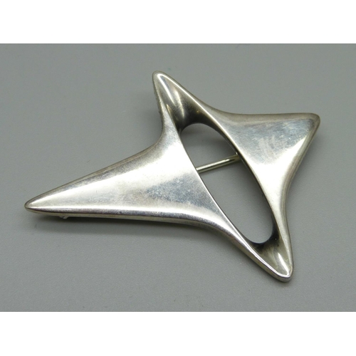 961 - A Georg Jensen silver brooch, marked 339, designed by Henning Koppel