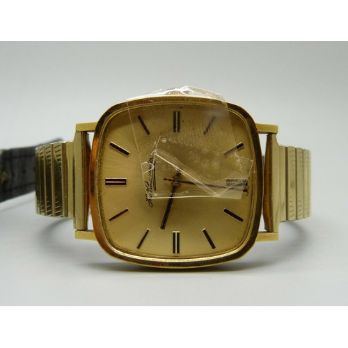 974 - A 9ct gold cased Everite wristwatch and a Thomas Russell wristwatch lacking glass