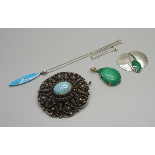 983 - A silver and malachite pendant, a turquoise and silver pendant on chain, a malachite pendant (lackin... 