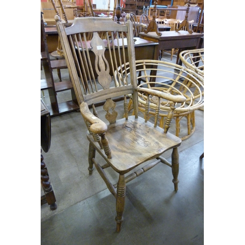 207 - A 19th Century elm and beech comb-back Windsor chair