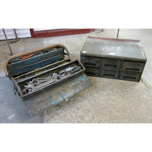 277 - A vintage painted metal metamorphic toolbox and a table top bank of drawers