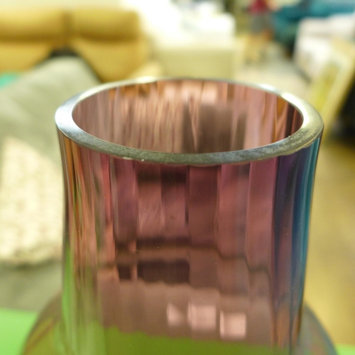 1423 - A purple opaque glass vase