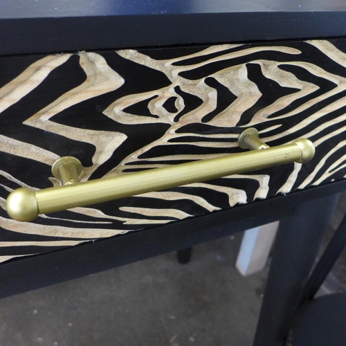 1499 - A zebra detail console table