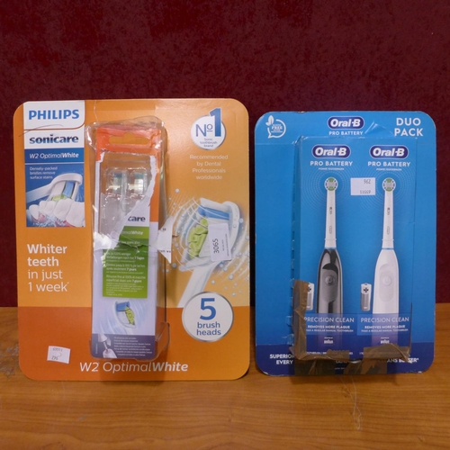 3065 - Oral-B Battery Toothbrush and Philips Brush Heads    (296-182,183)   * This lot is subject to vat