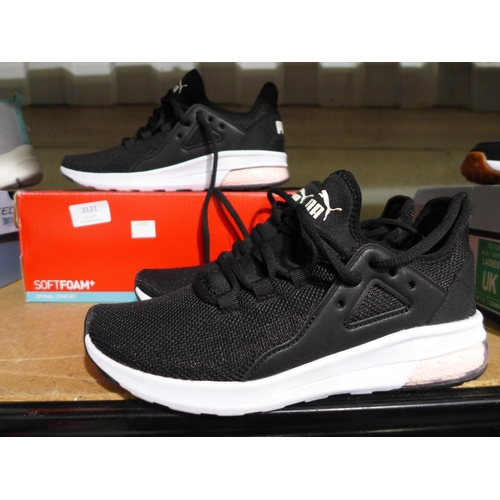 3121 - 2 Pairs of women's black Puma trainers UK sizes: 4 & 5 * this lot is subject to VAT