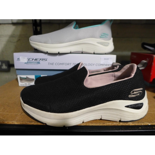 3122 - 2 Pairs of women's Skechers UK sizes: 5 & 7 * this lot is subject to VAT