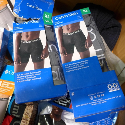 3141 - Quantity of men's underwear including socks, pants, belts and a scarf - mixed styles, colours and si... 
