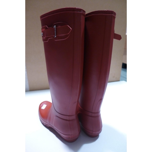 3152 - Pair of women's Red Hunter wellies - UK size: 7 * this lot is subject to VAT