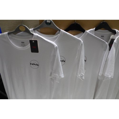 3168 - 5 Men's white Levi T-shirts - mixed size * this lot is subject to VAT