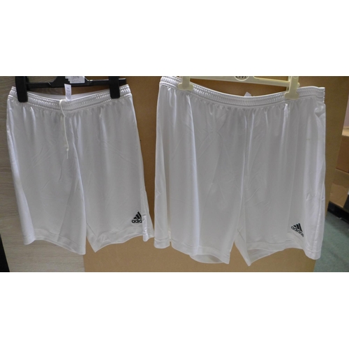 3179 - 2 pairs of men's white Adidas shorts - sizes: S & 2XL * this lot is subject to VAT