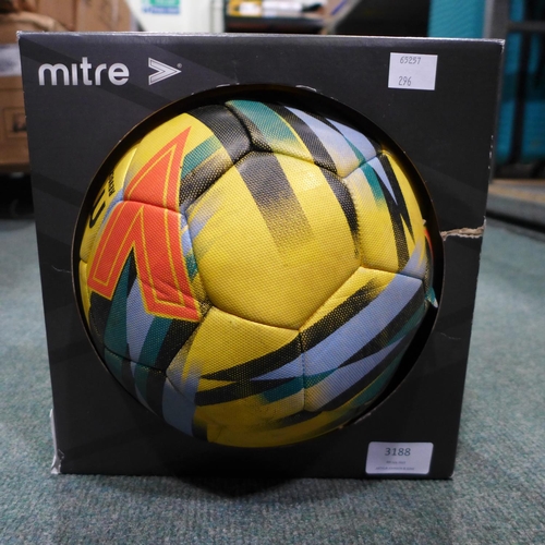 3188 - Mitre Football (Size: 5) & 1 Battle Rope      (296-22)   * This lot is subject to vat