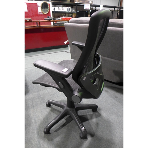 3245 - Bayside Black Mesh Office Chair  (296-283)   * This lot is subject to vat