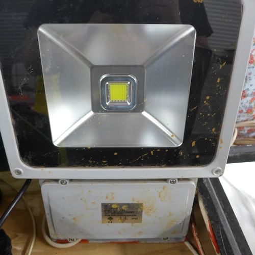 2280 - 3 led flood lights