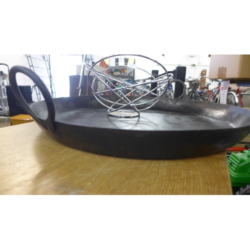 2294 - Large metal skillet pan and a metal fruit bowl