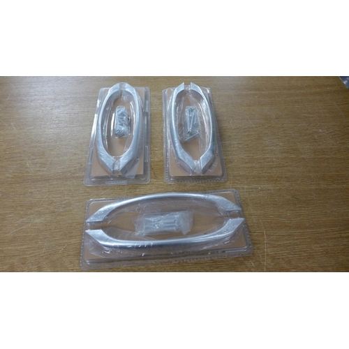 2318 - Assorted brackets, uprights and cabinet door handles