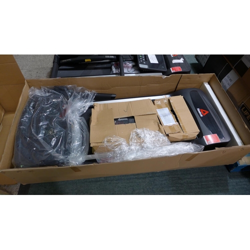 3251 - Reebok A6.0 Astroride Treadmill, original RRP £583.33 + vat (295-31) *This lot is subject to vat