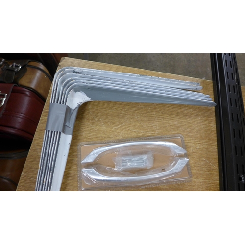 2318 - Assorted brackets, uprights and cabinet door handles