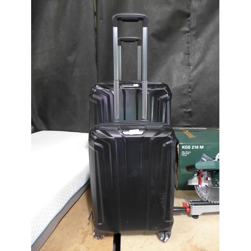 3261 - Samsonite 2 pc hardside black suitcase set (296-427) *This lot is subject to VAT