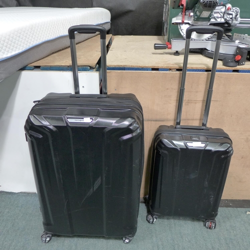 3261 - Samsonite 2 pc hardside black suitcase set (296-427) *This lot is subject to VAT