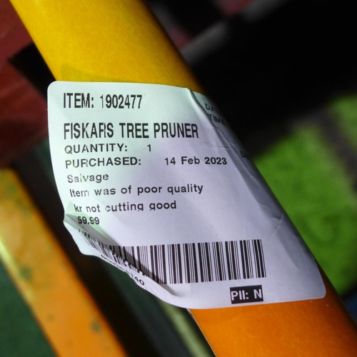 3286 - Fiskars Tree Pruner     (296-190)   * This lot is subject to vat