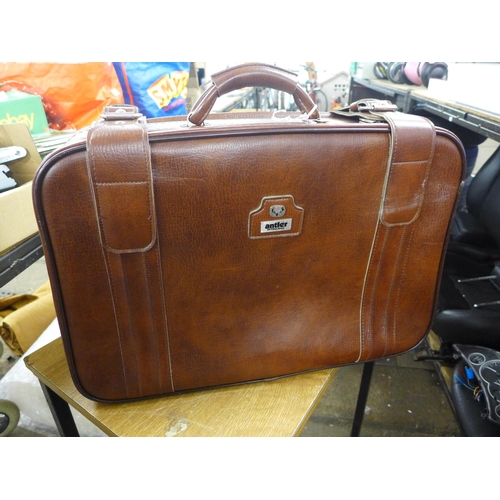 2360 - Three leather suitcases and a Gladstone bag