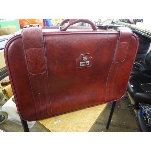 2360 - Three leather suitcases and a Gladstone bag