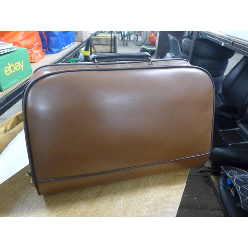 2360 - Three leather suitcases and a Gladstone bag