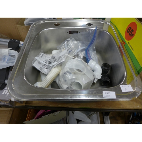 2385 - A stainless steel sink with waste pipe parts