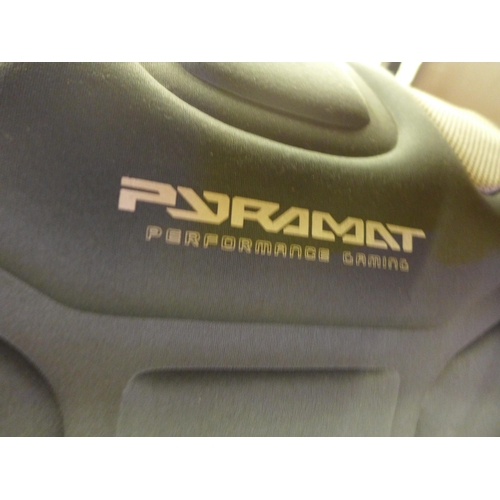 2398 - Pyramat Performance gaming chair