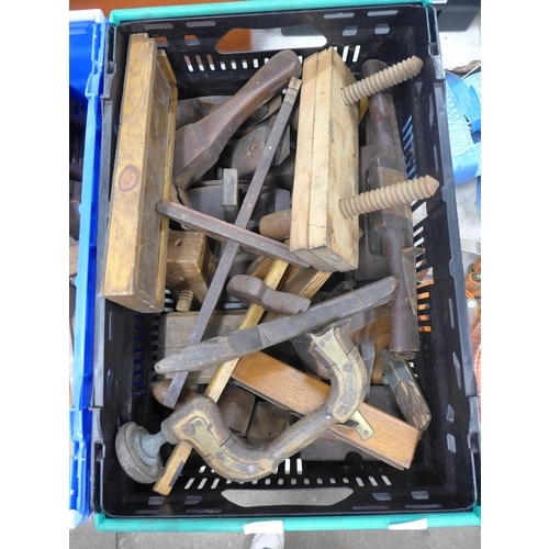 2017 - Box of vintage woodworking tools