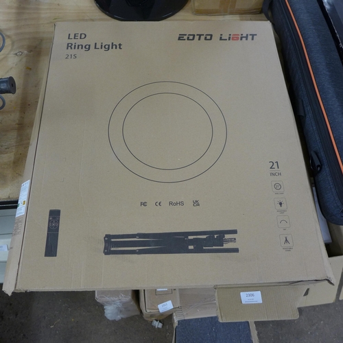 2999 - Euto ring light with box