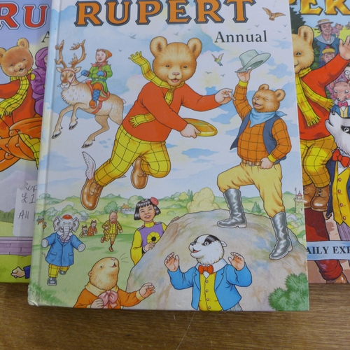 2318 - Bag of mixed books, inc 11x Rupert The Bear annuals, box of party related items, Turtles, Power Rang... 