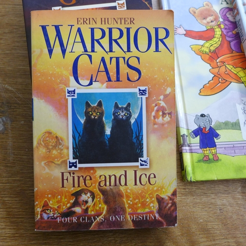 2318 - Bag of mixed books, inc 11x Rupert The Bear annuals, box of party related items, Turtles, Power Rang... 