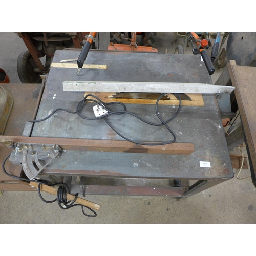 2002 - 240v Table saw on metal stand