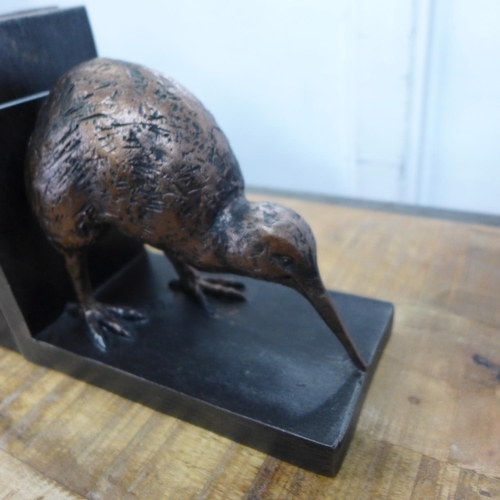 1502 - A pair of Kiwi bookends, H 16cms (762916)   #