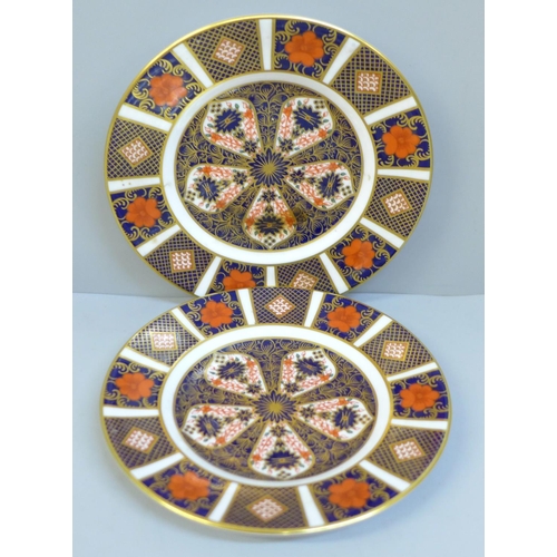 652 - Two  Royal Crown Derby 11128 pattern plates, 16cm