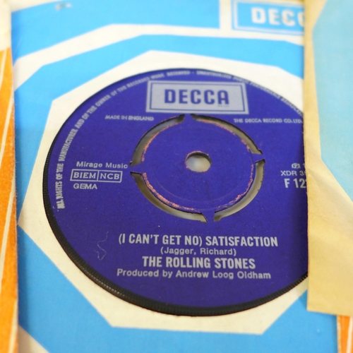 690 - Rolling Stones; three LP records and fifteen 7