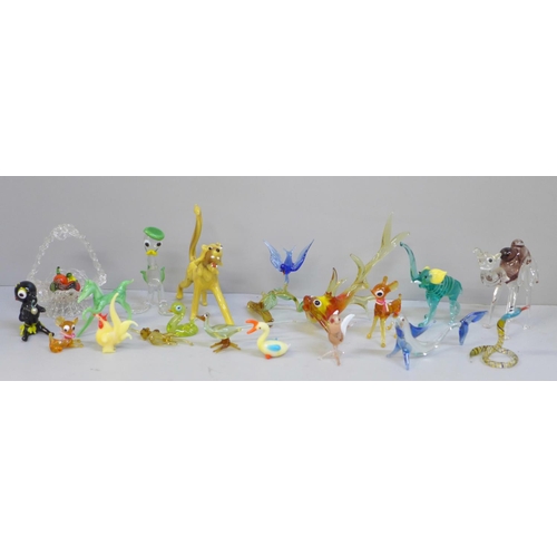 694 - A collection of twenty glass animals