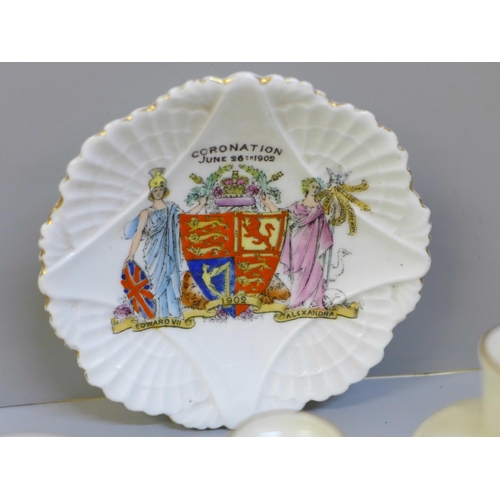 703 - A collection of crested china and three compacts/mirrors