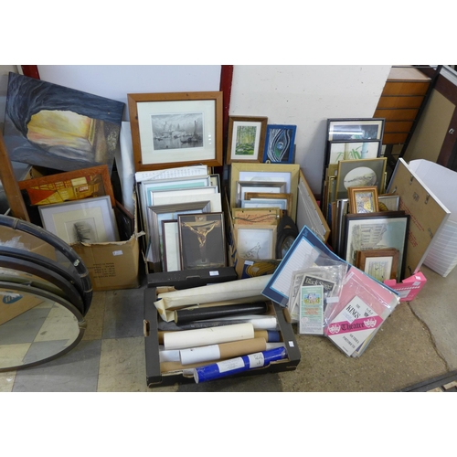 61 - A large quantity of assorted pictures