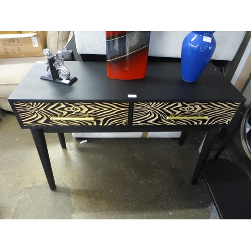 1492 - A zebra detail console table